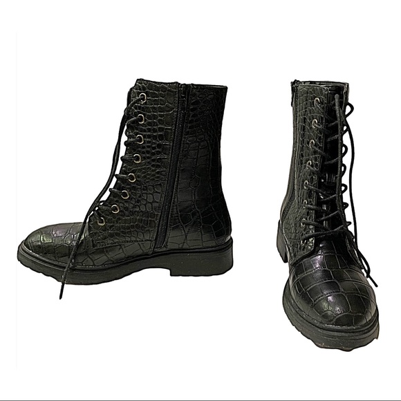 Shoe Dazzle Boots NEW Utilitarian Combat Boot ‘TRIS’ Black Croc Textured Size 6 - Picture 5 of 9